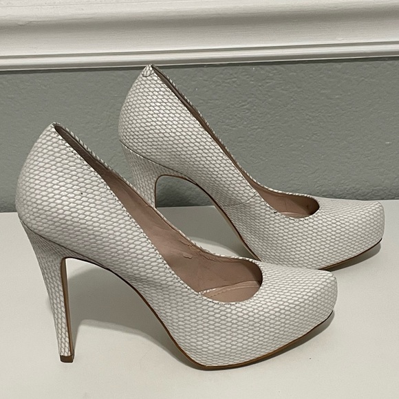 BCBG Generation white heels - Picture 3 of 8